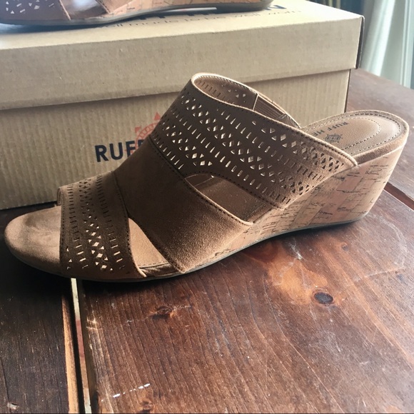 Sandals - Picture 7 of 8